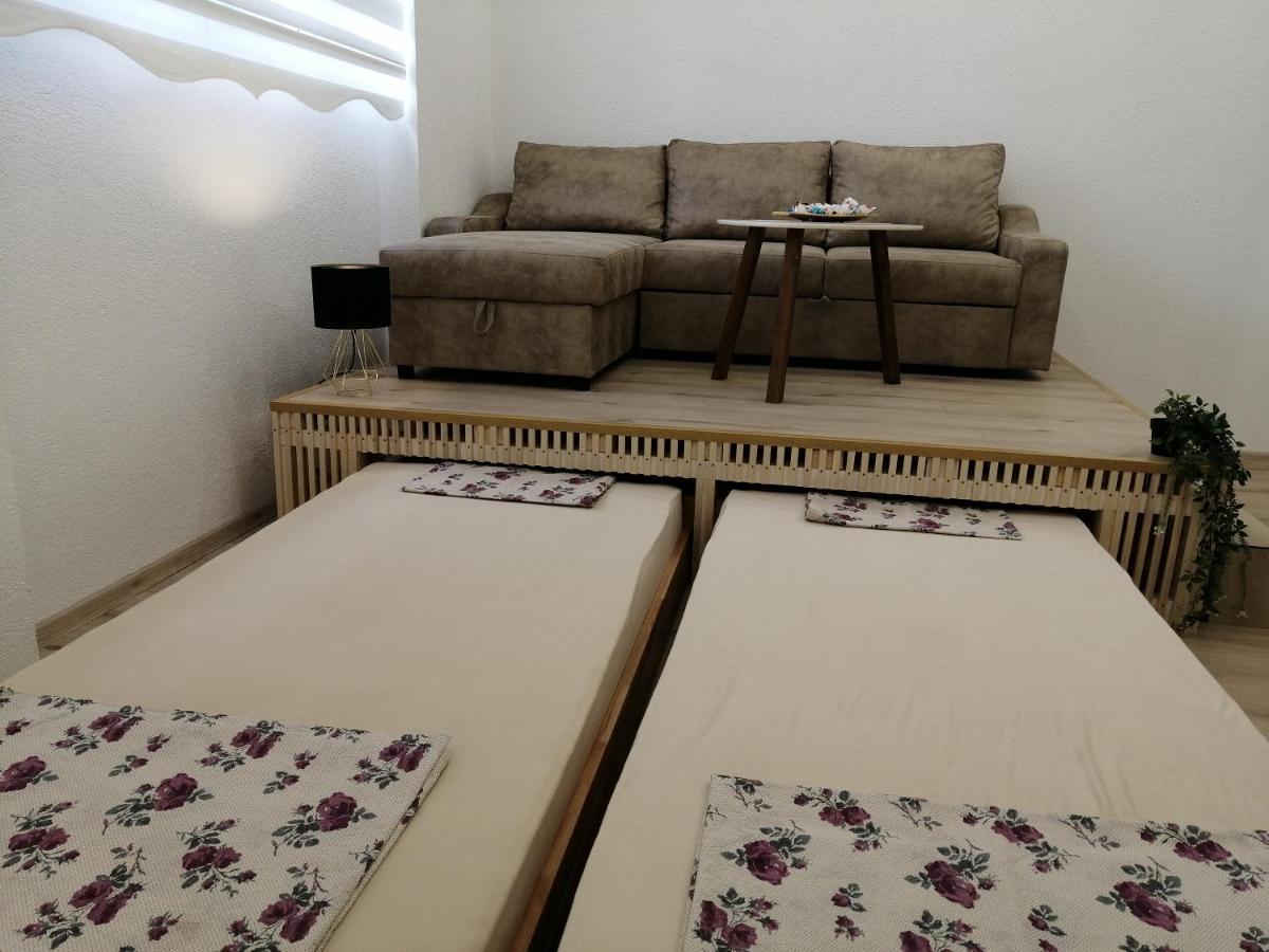 Studio Apartment - A Bit Of Joy Sarajevo Bagian luar foto