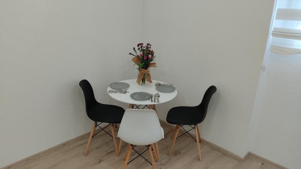 Studio Apartment - A Bit Of Joy Sarajevo Bagian luar foto