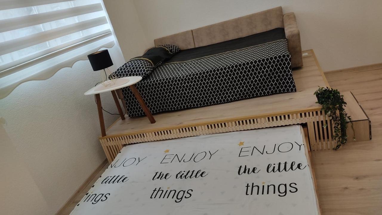 Studio Apartment - A Bit Of Joy Sarajevo Bagian luar foto