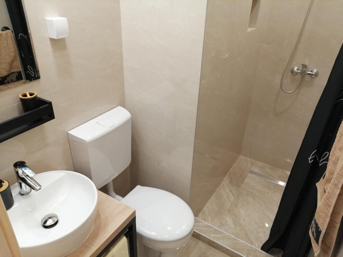 Studio Apartment - A Bit Of Joy Sarajevo Bagian luar foto